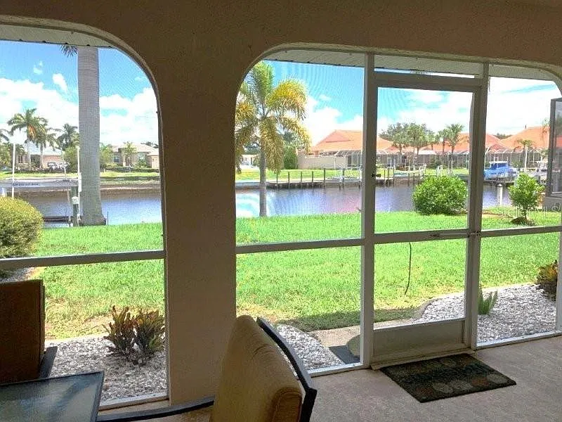 3 bed, 2.0 bath, 1998 sqft, $3,900 — Photo 3