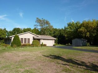 1520 Golden Dr, Hubertus, WI 53033