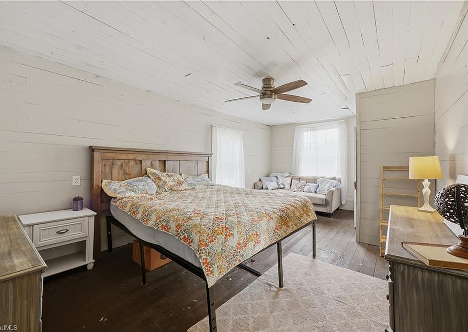 34th image of 985 Traphill Rd