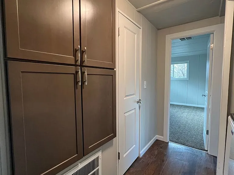 2038 Laburnum Ave #B — Photo 17