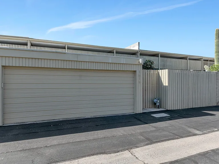 1615 E Maryland Ave — Photo 23