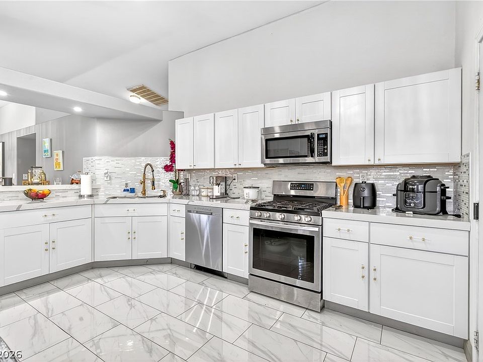 1st image of 2697 Rungsted St