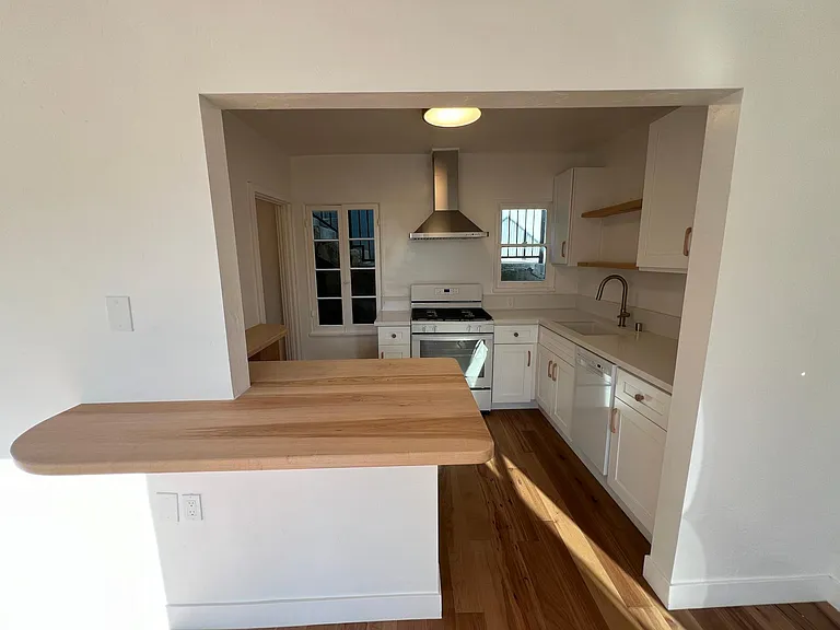 1134 N Coronado St #1/2 — Photo 7