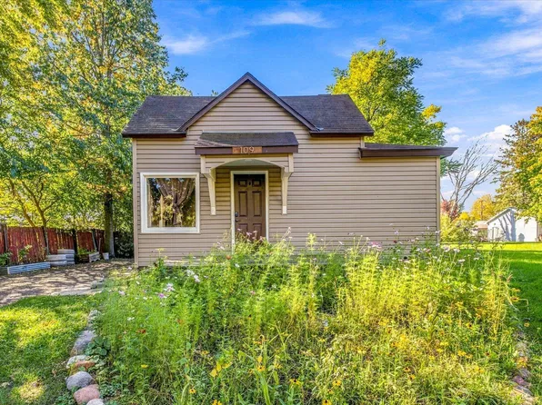 109 Norelius St, Isanti, MN 55040