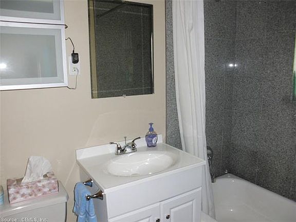 5th image of 184 Pequot Ave Unit 212