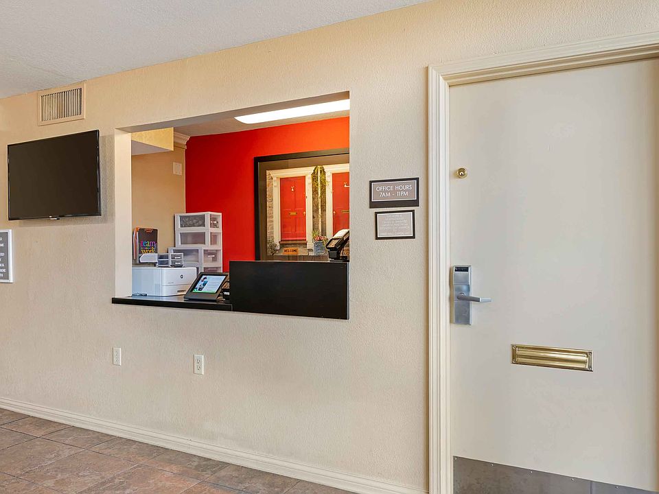 Lobby and Guest Check-in