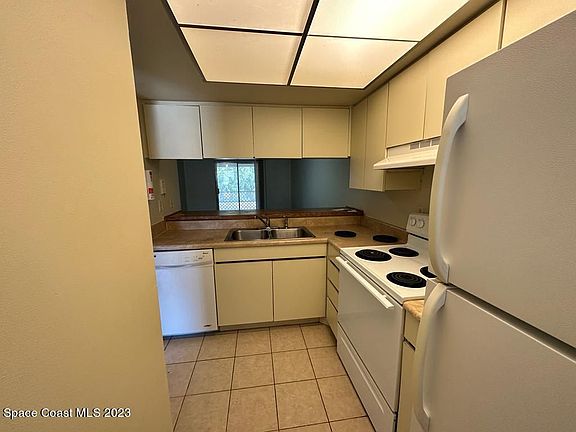 4th image of 3151 Sir Hamilton Cir #8