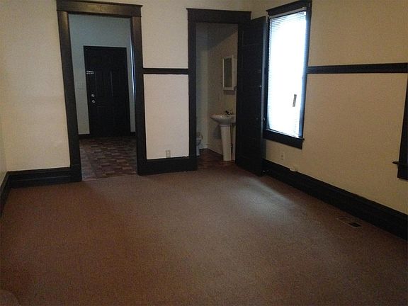 3rd image of 626 S Center St