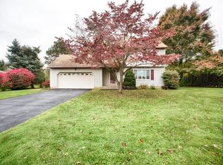 3825 W Greenwood Dr, Bethlehem, PA 18020