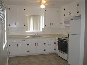 2nd image of 1146 E Lexington Ave APT B