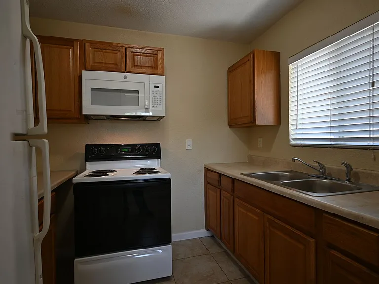 320 N 16th St #1 — Photo 10
