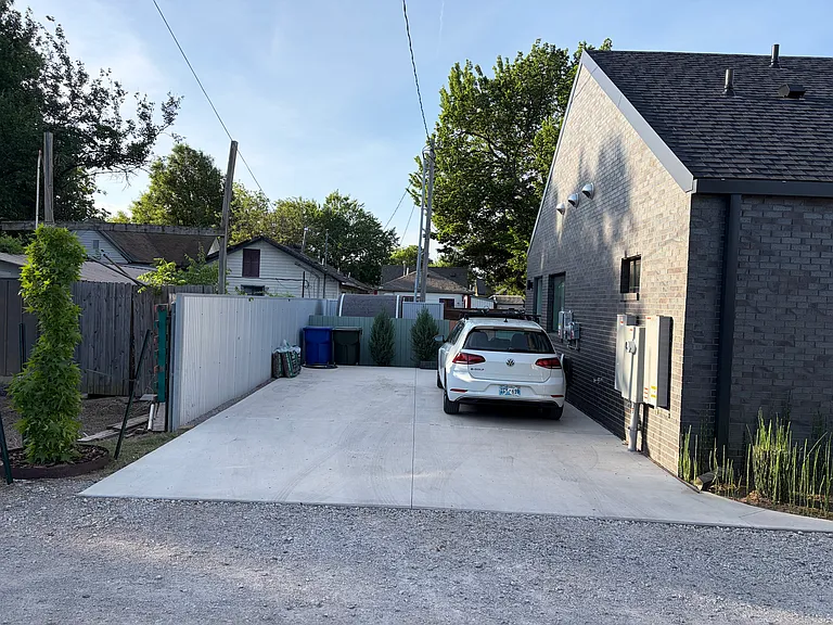 Driveway (for the main house) / Tenants cannot park here