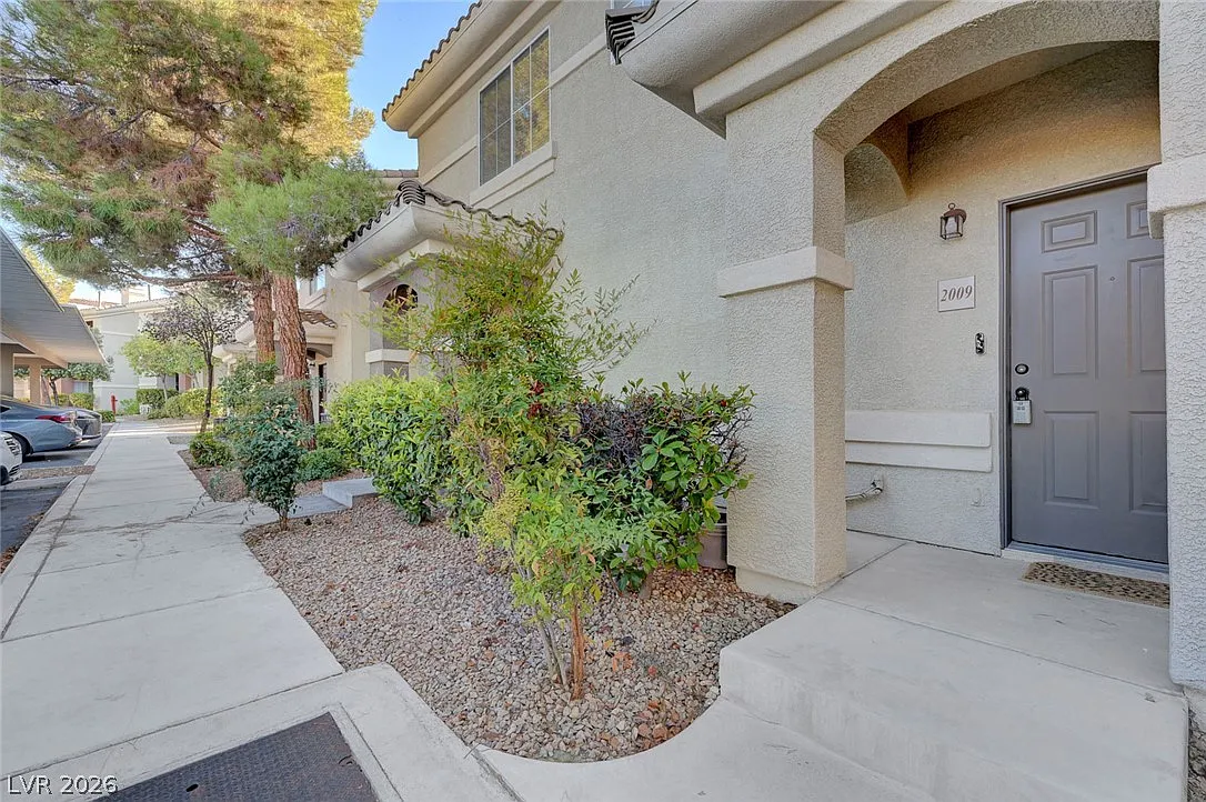 2 bed, 2.0 bath, 936 sqft, $1,695 — Photo 4