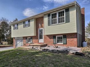 9 Bomberger Rd, Lititz, PA 17543