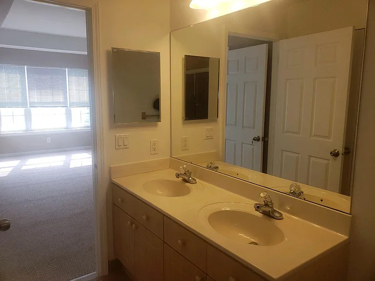 102 Middlebury Dr — Photo 17