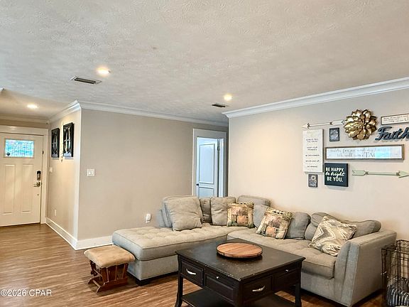 4th image of 201 Armstrong Cir