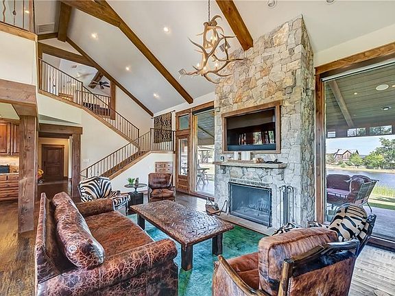 5th image of 1185 Grandview Dr