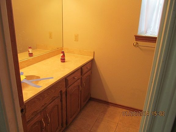 5th image of 215 Larkspur Ln