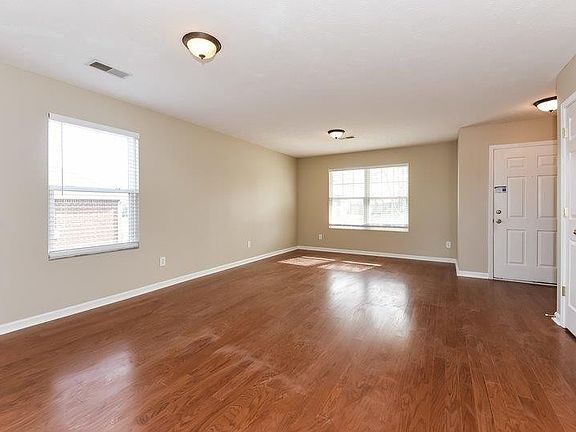 2nd image of 2865 Park Knoll Dr