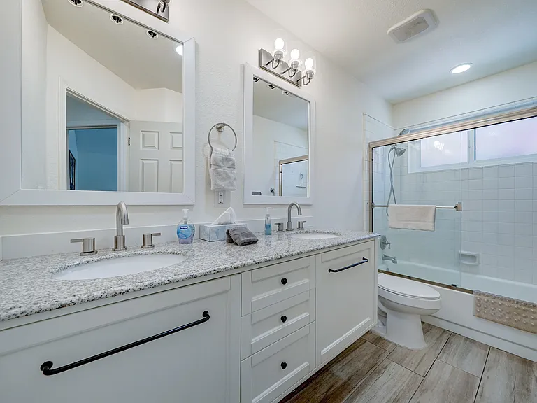 1358 W Meadow Green Ln — Photo 34
