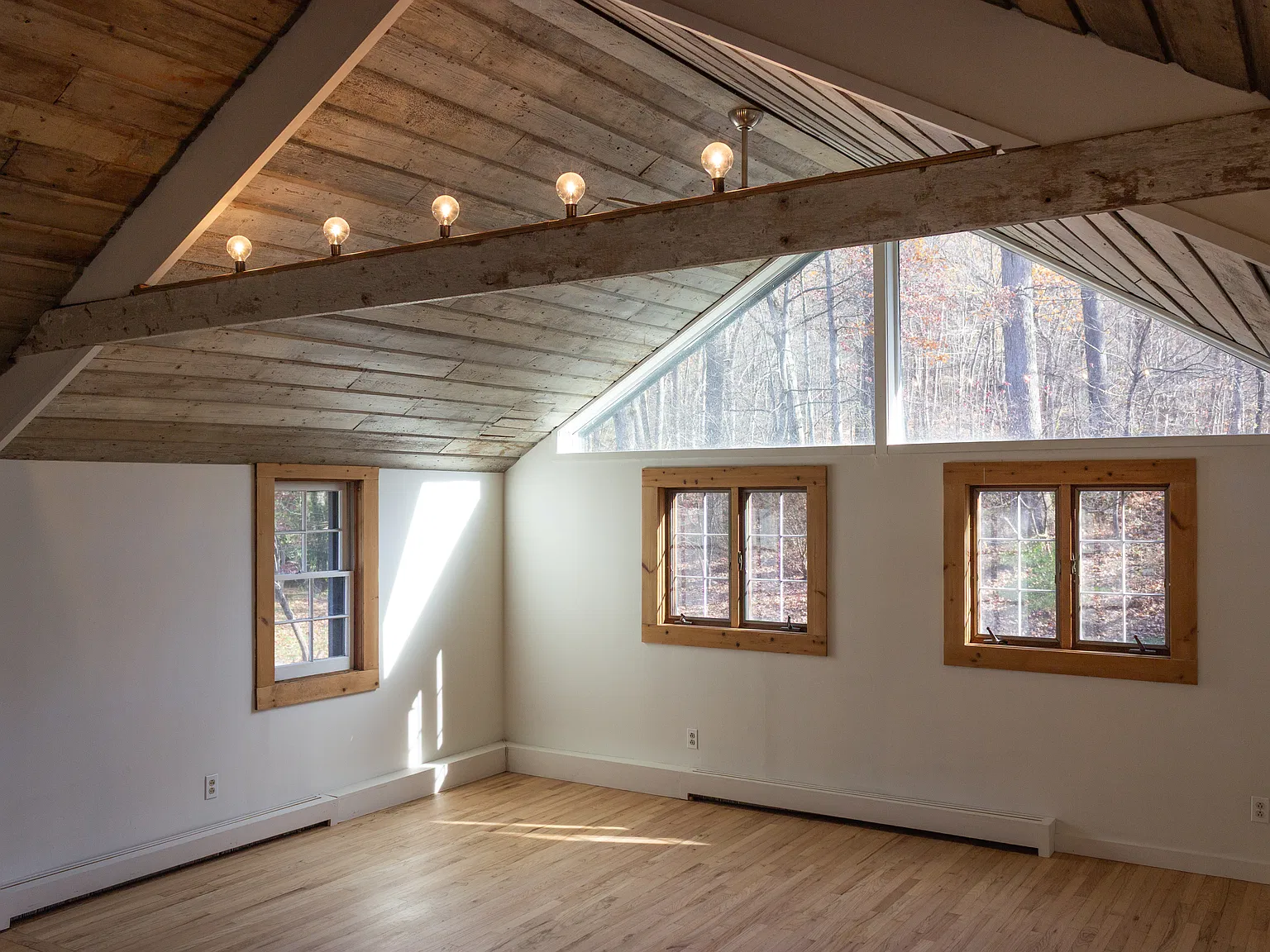 2 bed, 900 sqft, $3,300 — Photo 1