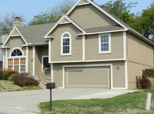 6800 E 123rd St, Grandview, MO 64030