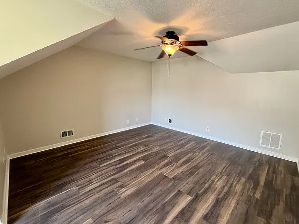 3275 Twelve Oaks Blvd — Photo 17