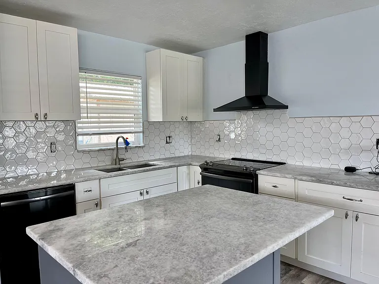 2301 Cluster Ave — Photo 3