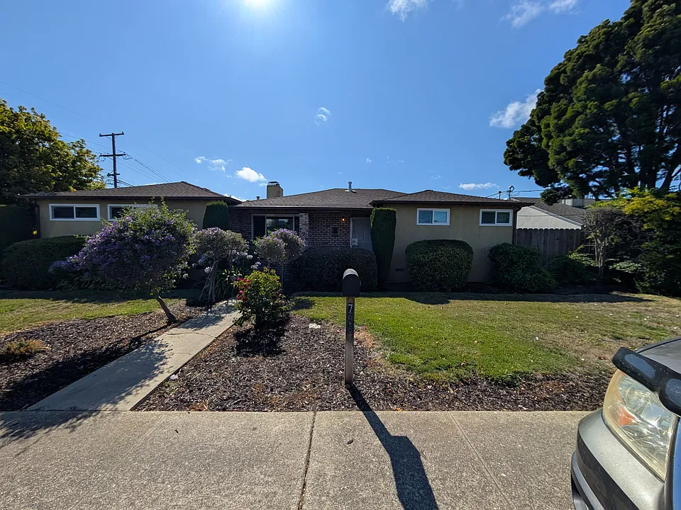 796 6th Ave