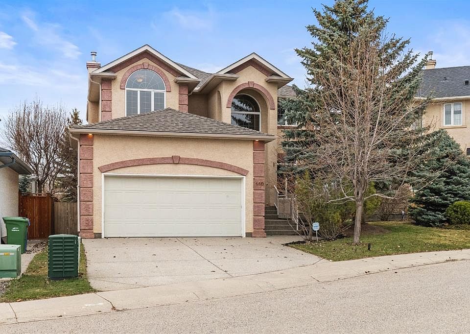 1st image of 140 S Simcoe Close SW