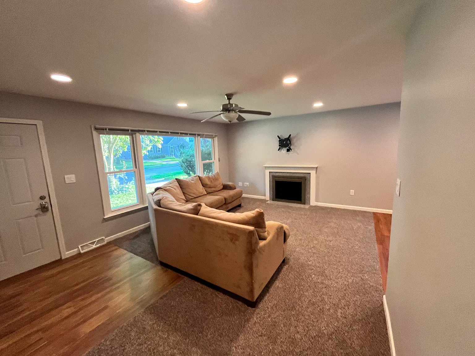 3 bed, 1872 sqft, $2,400 — Photo 3