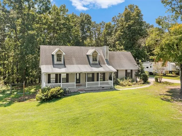 379 Owens Cir NE, Calhoun, GA 30701