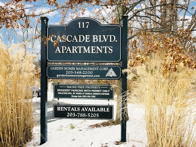 Cascade Boulevard — Photo 12
