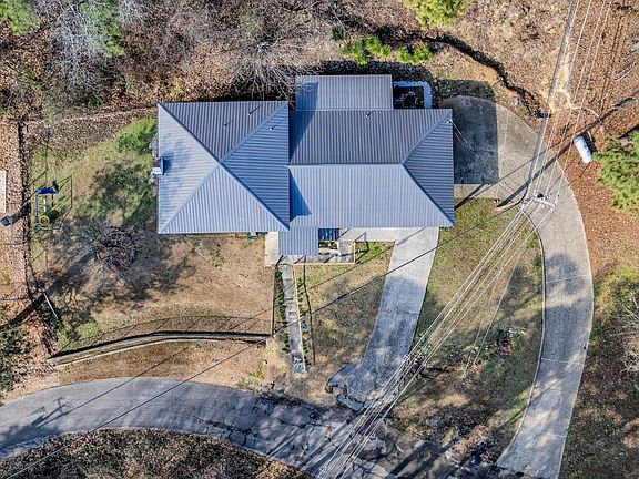 2nd image of 902 Highland Way