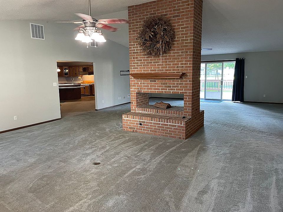 Great room.  Apprx 1,066 sqf