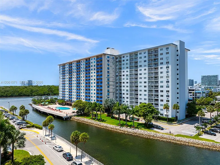 400 Kings Point Dr #1628 — Photo 37