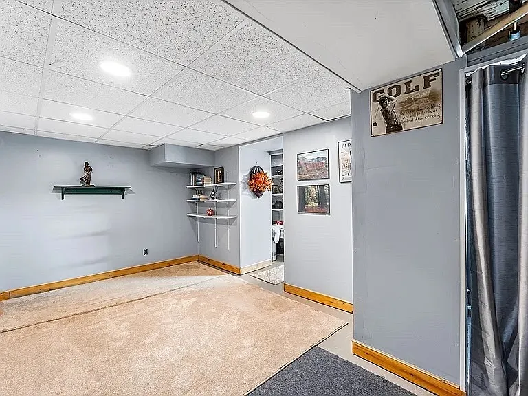 187 Riverview St — Photo 3