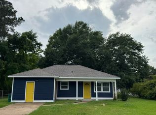 5700 Eastwood Dr, Moss Point, MS 39563