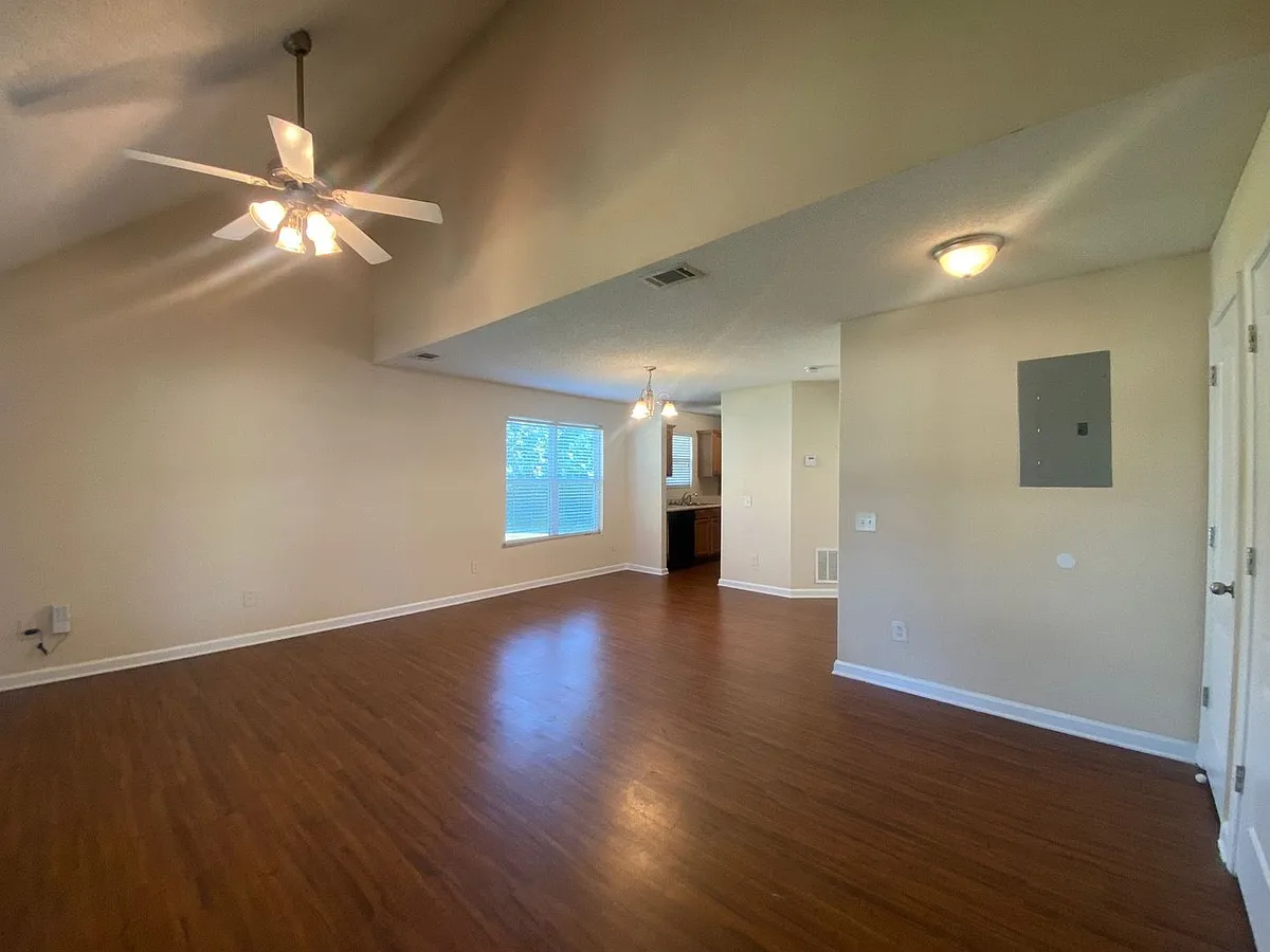 Building Photo - 106 Bridgewater Cir