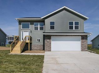 3115 Ginkgo Ln, Muscatine, IA 52761