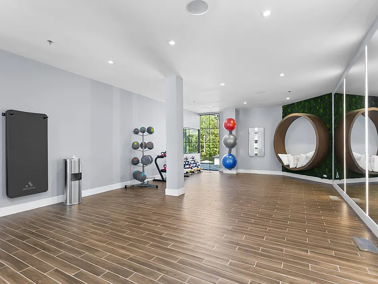 Yoga Zen with Smart Fitness Mirror