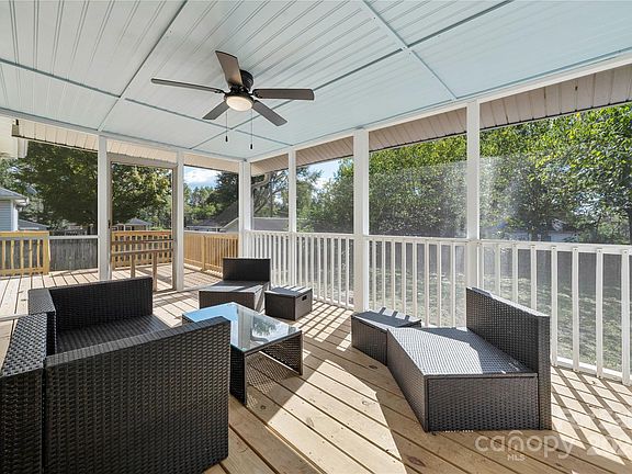 5th image of 389 Woodlawn St