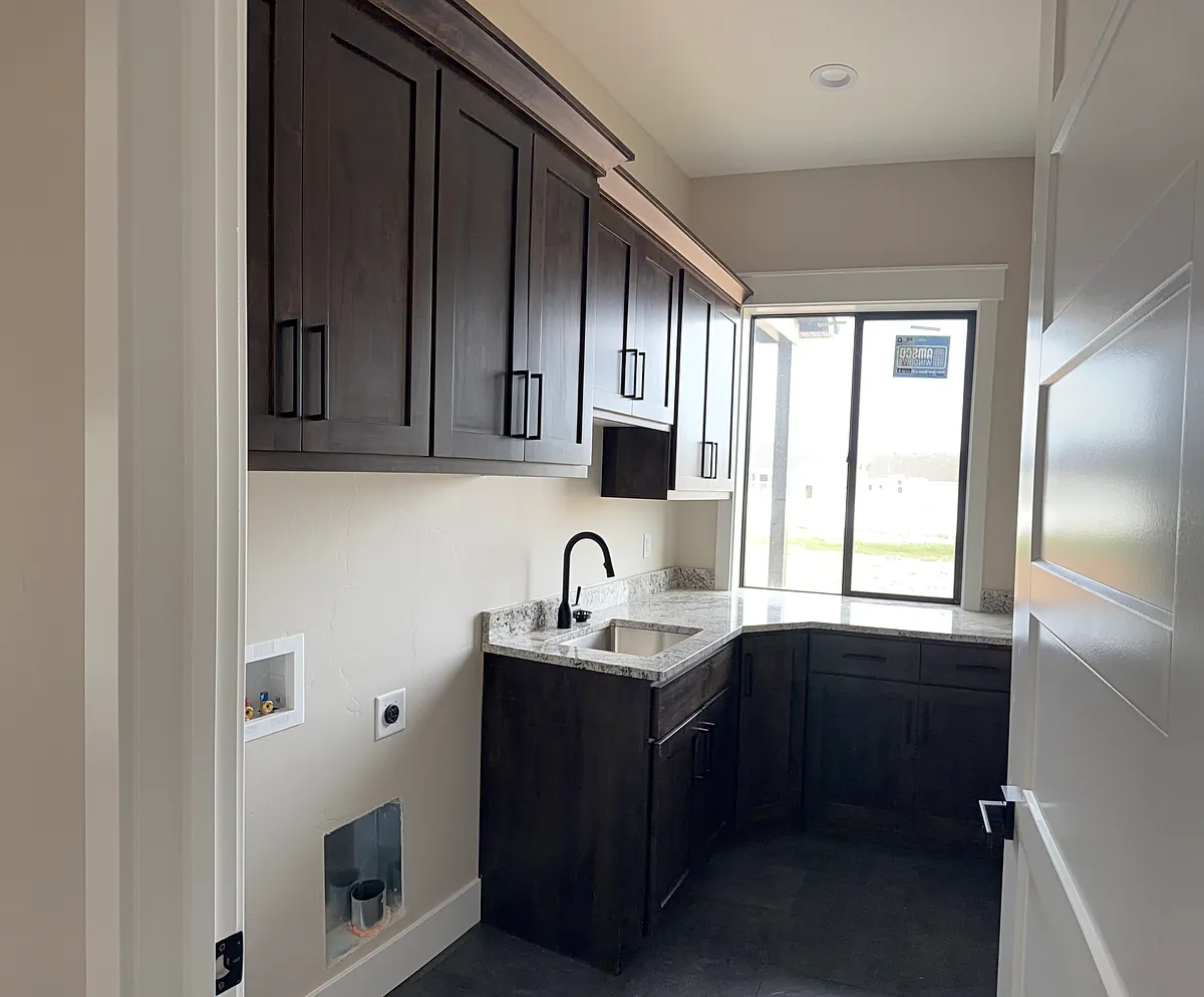 Building Photo - 6465 Maggie Dr