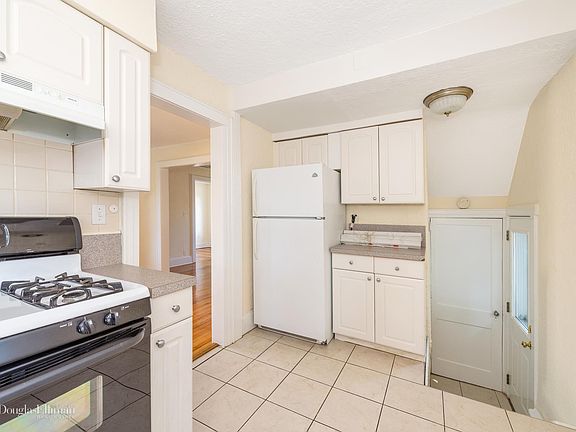 4th image of 24 Mohegan Ave