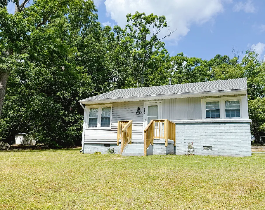 1212 E Willowbrook Dr