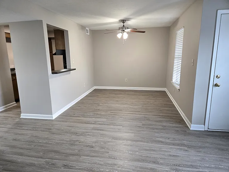 Highgate Springs Apartments — Photo 11