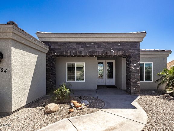 3rd image of 2724 S Kiowa Blvd