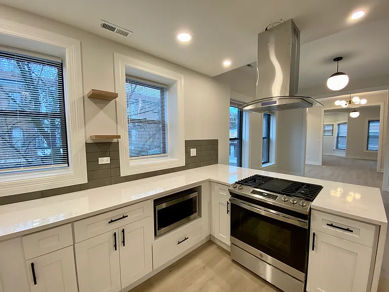 1034 W Belmont Ave #2F — Photo 16