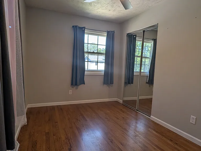 7305 S 33rd St — Photo 5