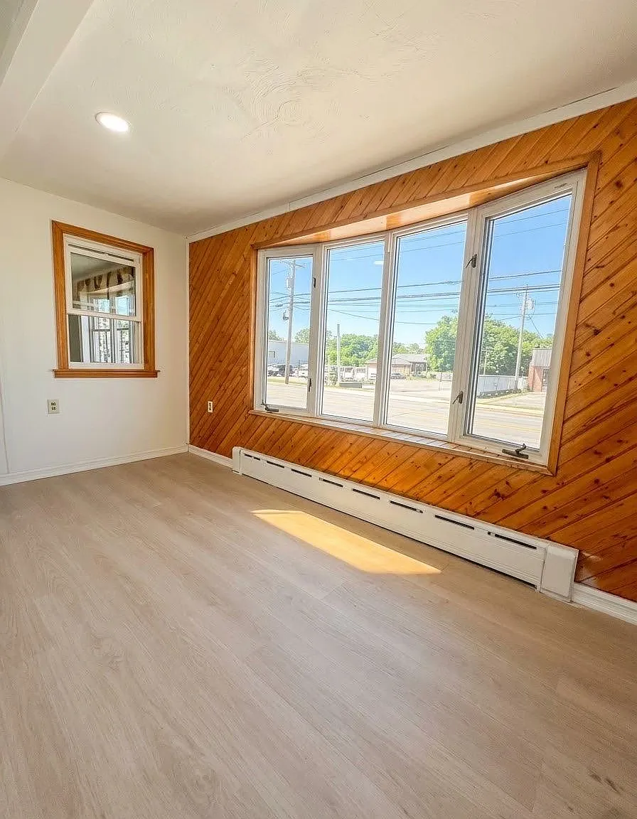 3 bed, 1.0 bath, 1055 sqft, $3,500 — Photo 2